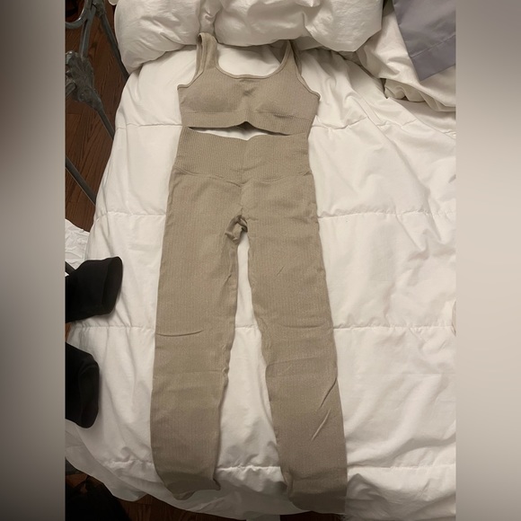 AMAZON workout outfit - Picture 1 of 1